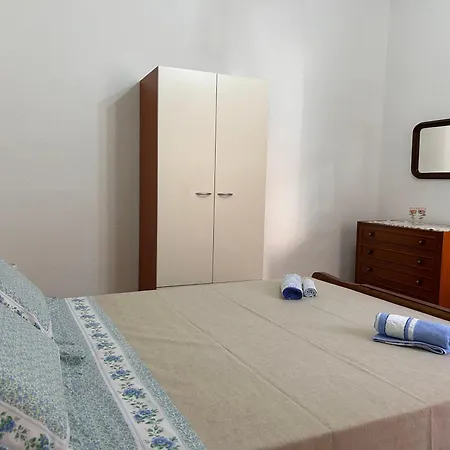 A Domu De M E A * Solanas (Oristano)